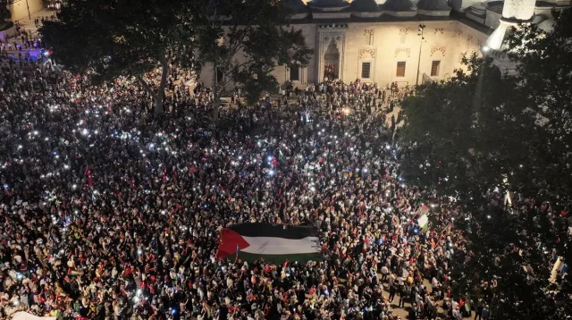 গাজায় হামলা ও দুর্ভিক্ষের প্রতিবাদে ইউরোপজুড়ে বিক্ষোভ, হাঁড়ি-পাতিল হাতে প্রতিবাদ